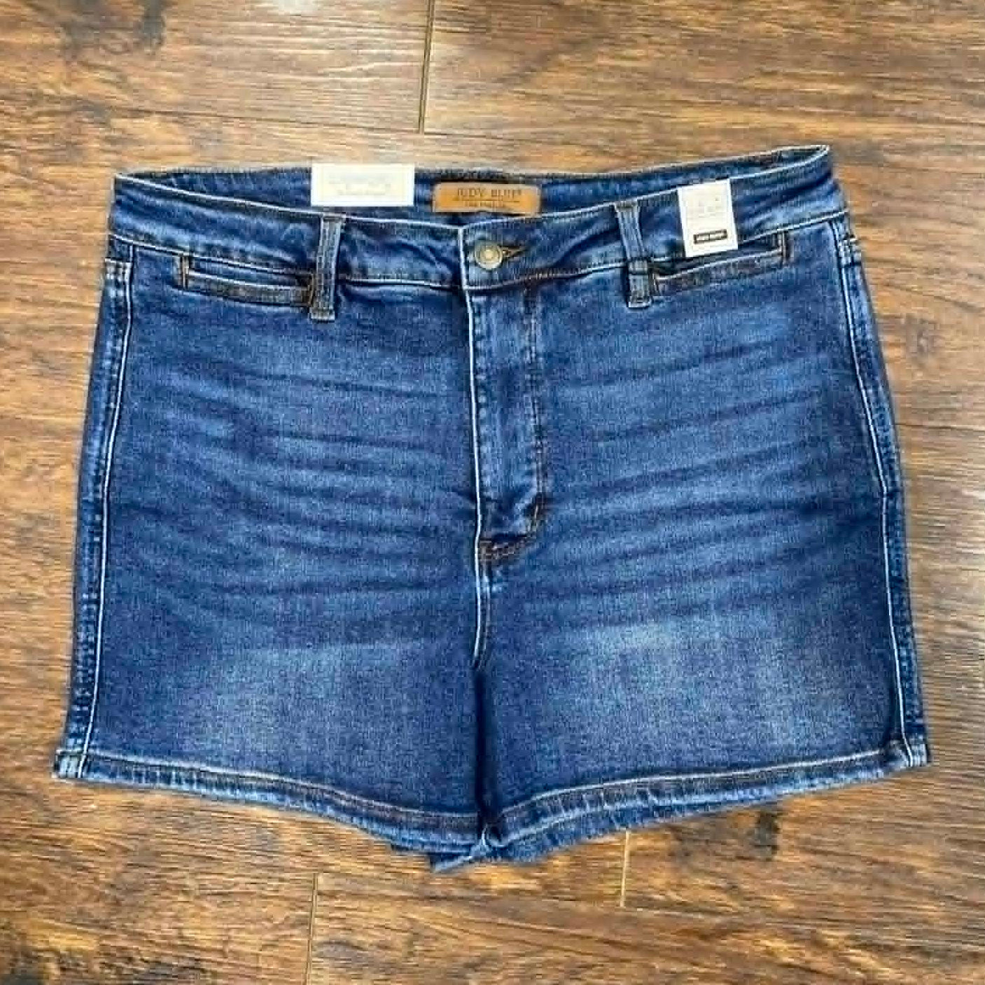 Judy Blue High Waist Slim Shorts – Medium Wash